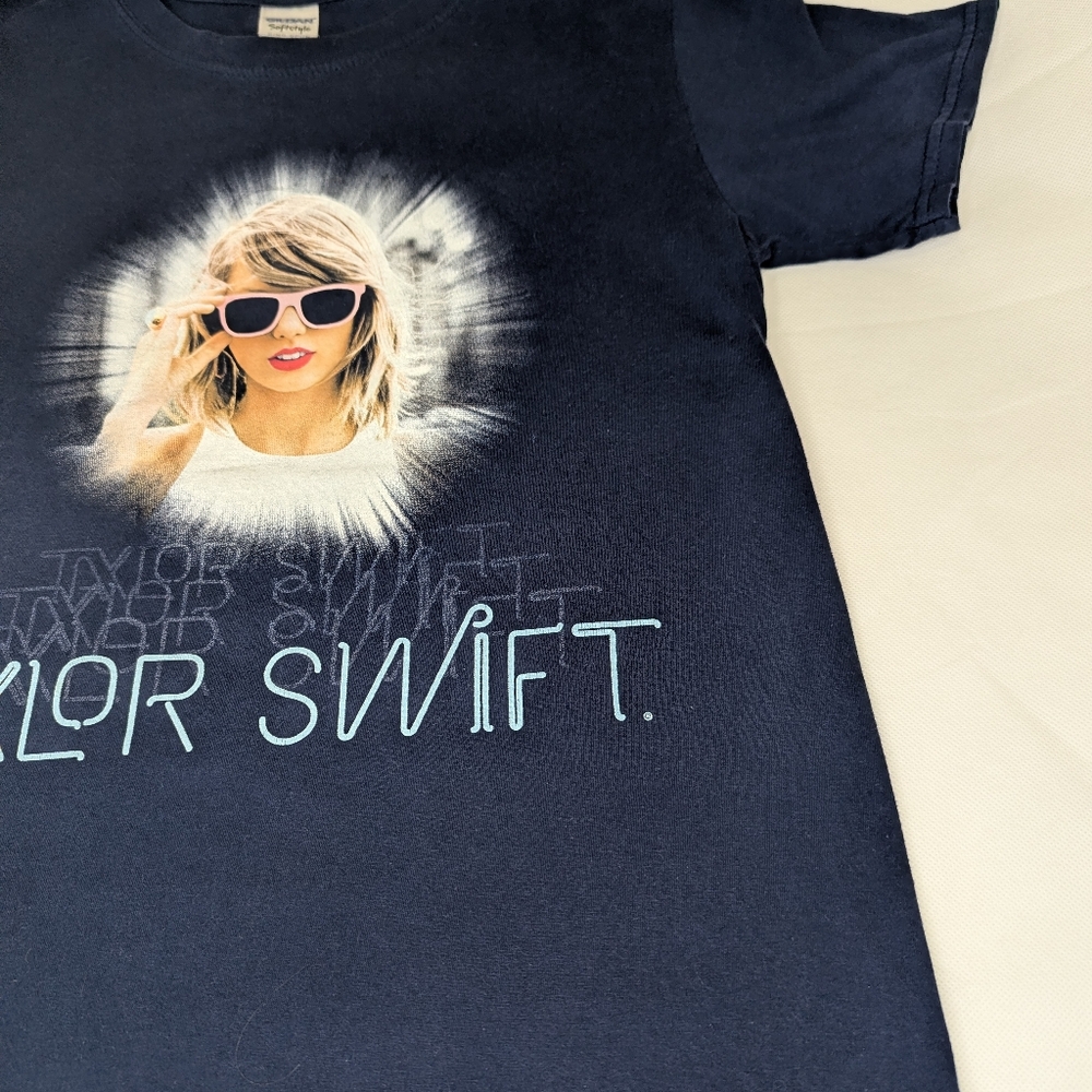 Taylor Swift 1989 Tour T-Shirt - Picture 3 of 6